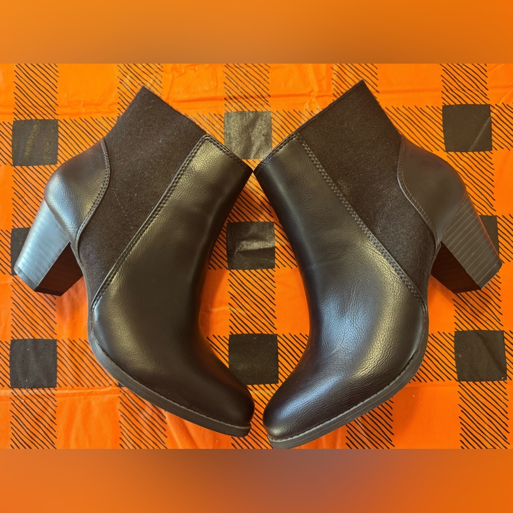 Kelly and Katie Ankle Boots, size 6.5, No Box